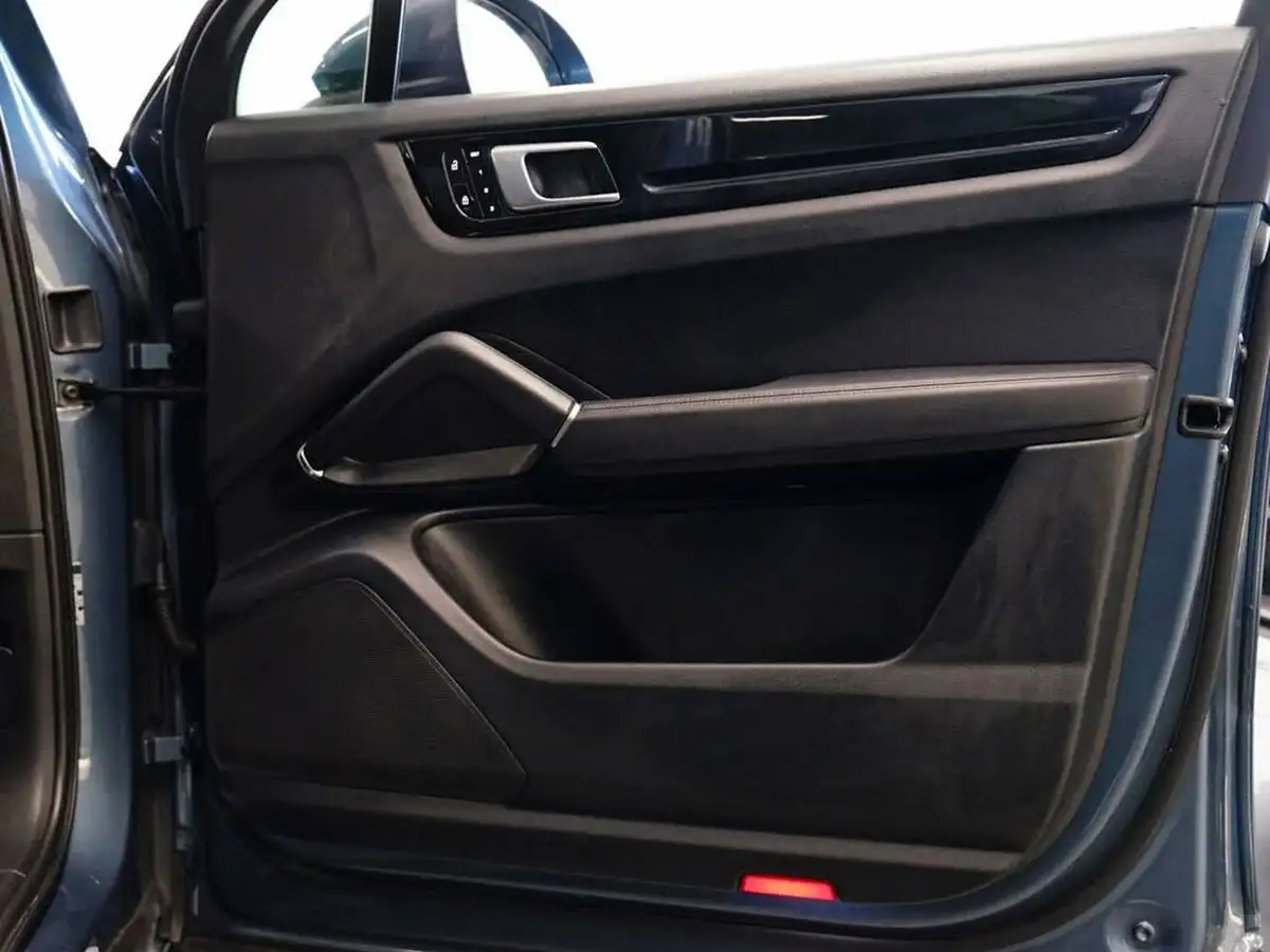 2019-porsche-cayenne-30-v6-coupe-big-39