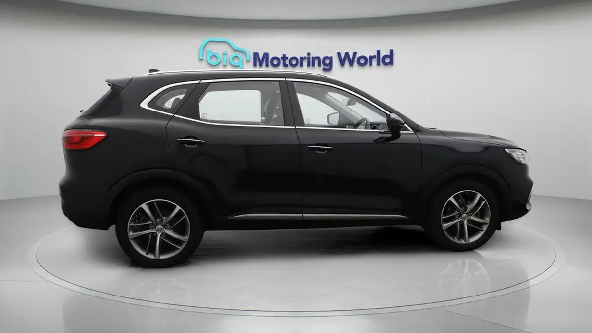 2022-mg-hs-15t-gdi-exclusive-162ps-dct-big-8