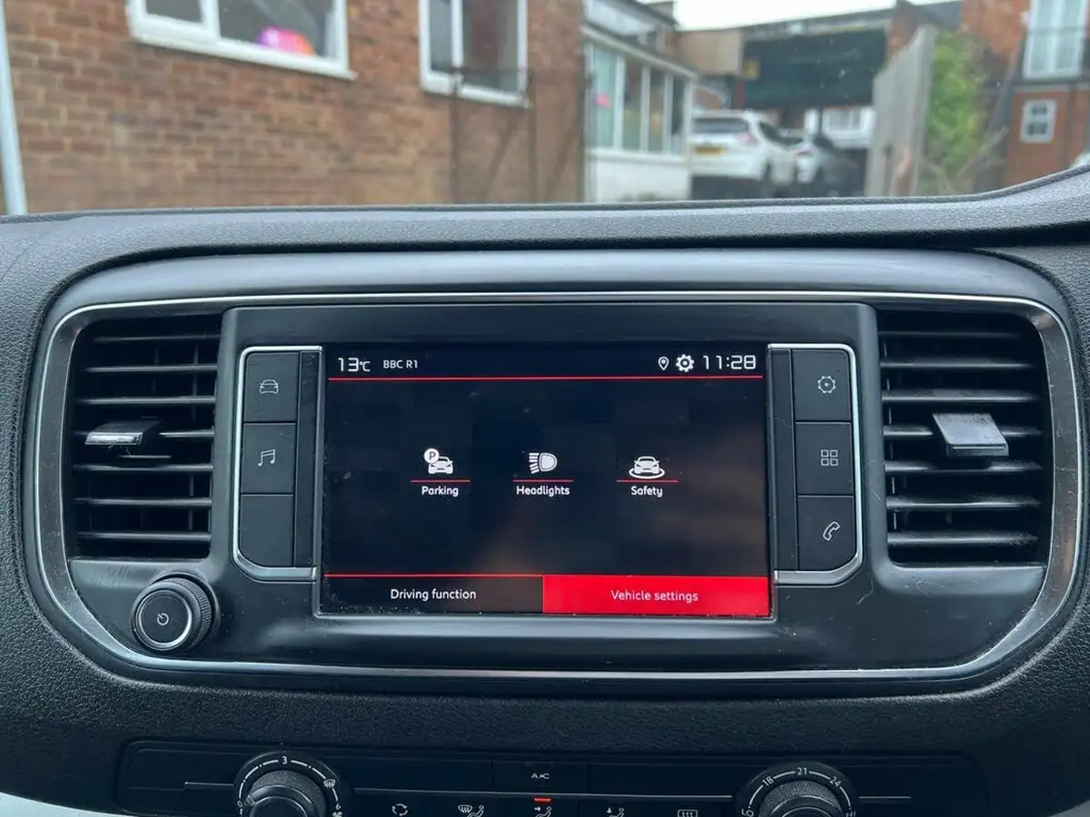 2019-citroen-spacetourer-15bluehdi-business-m-big-52