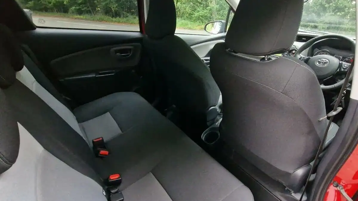 2019-toyota-yaris-15-vvt-i-icon-tech-111bhp-1496cc-big-29