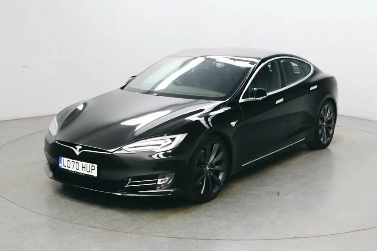 2020-tesla-model-s-e-long-range-big-0
