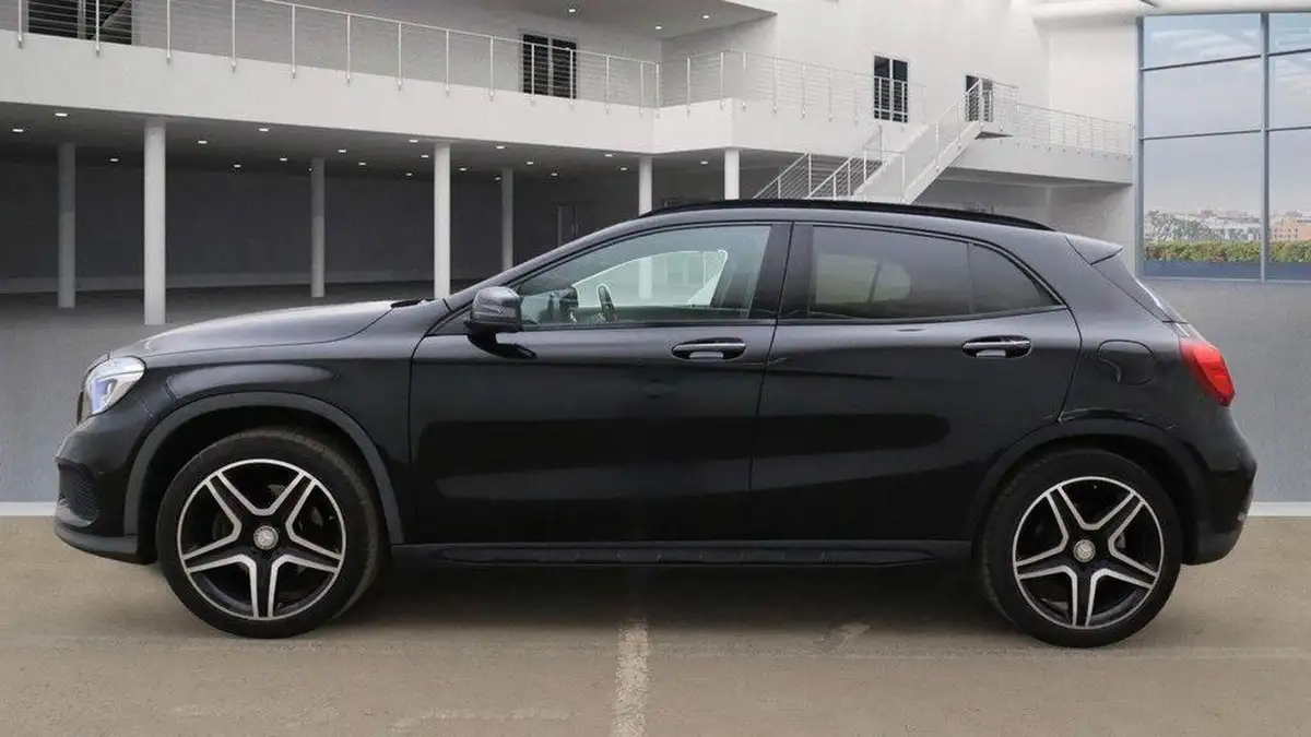 2016-mercedes-benz-gla-class-21d-gla-220d-amg-line-premium-plusss-7g-dct-big-10