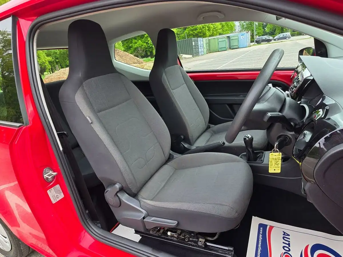 2014-volkswagen-up-10-move-up-59bhp-3d-big-20