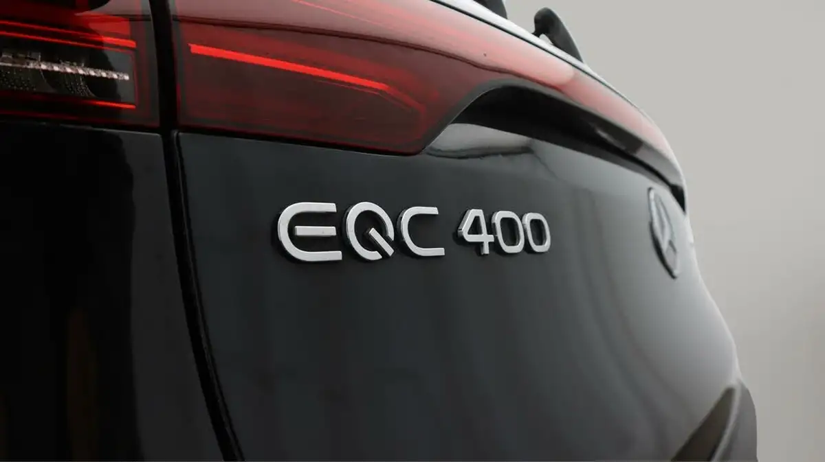 2021-mercedes-benz-eqc-e-eqc-400-amg-line-big-22