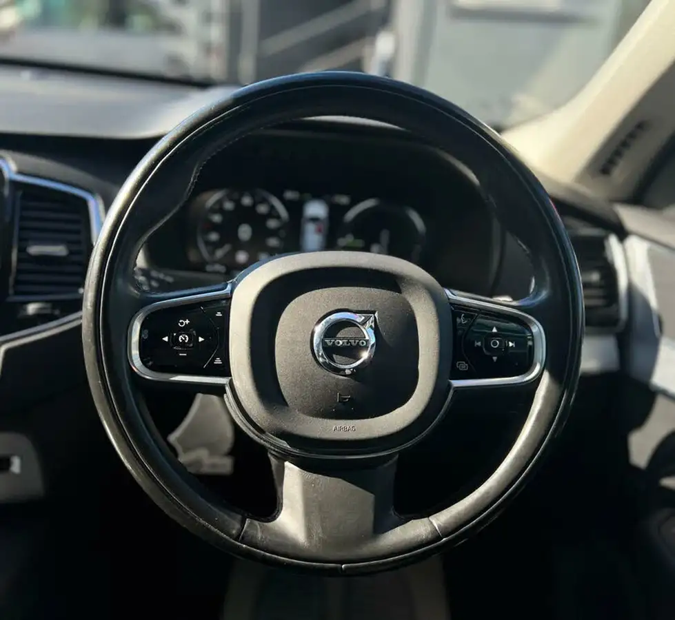 2017-volvo-xc90-20-t8-momentum-momentum-hybrid-auto-big-35