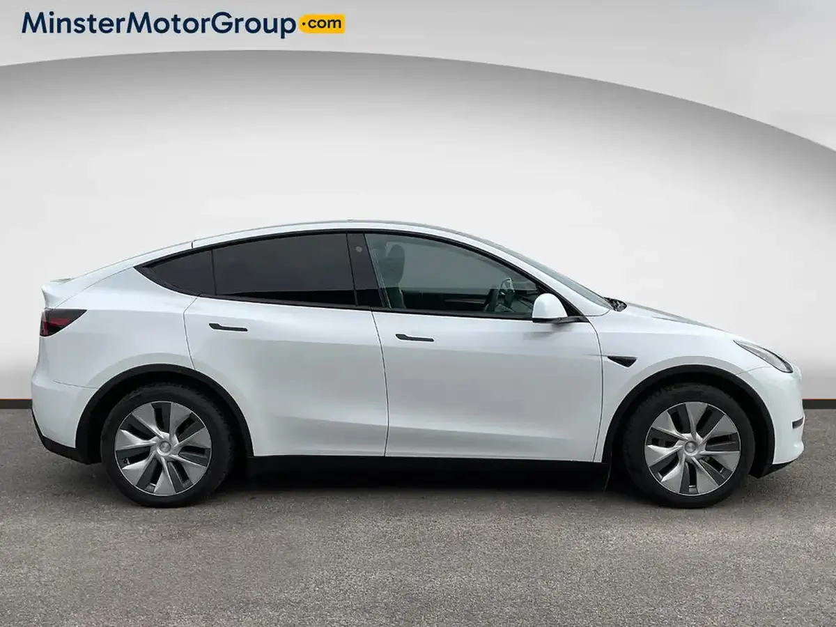 2023-tesla-model-y-e-long-range-big-1