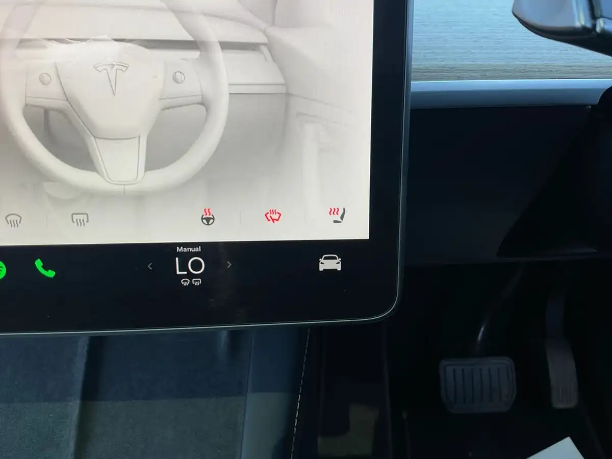 2023-tesla-model-y-e-long-range-big-29
