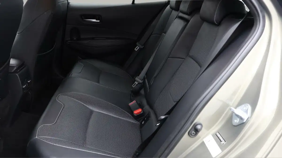 2022-toyota-corolla-18-vvt-i-excel-120bhp-trk-hatchback-big-15