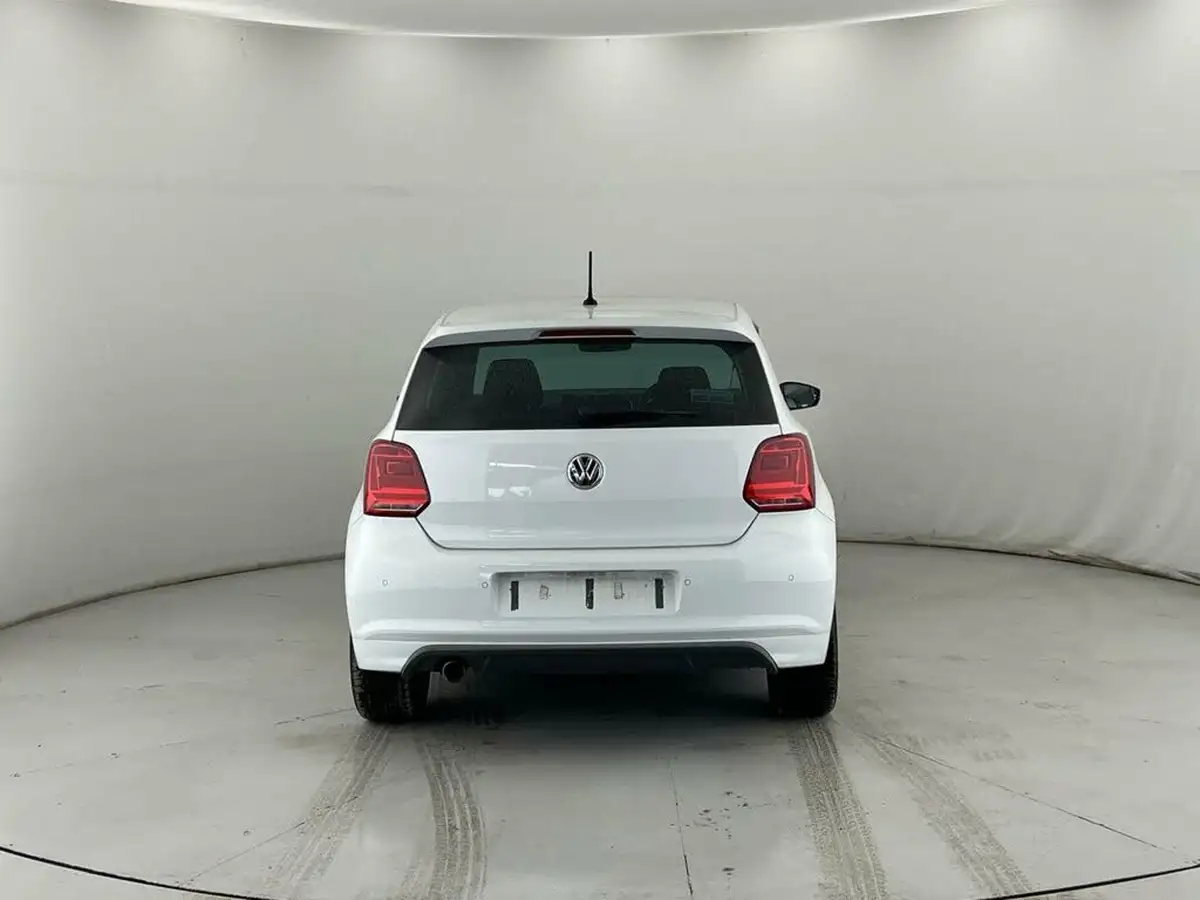 2016-volkswagen-polo-12-tsi-r-line-3d-big-4