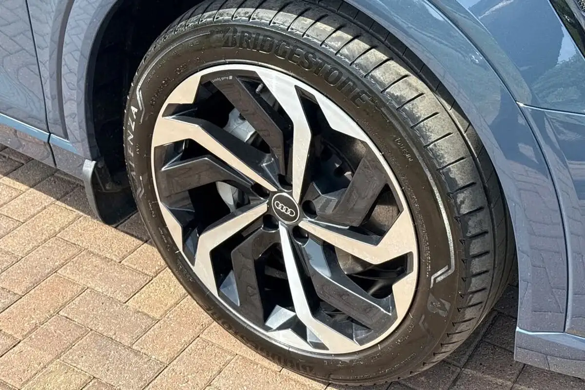 2023-audi-e-tron-55e-black-edition-sportback-big-32