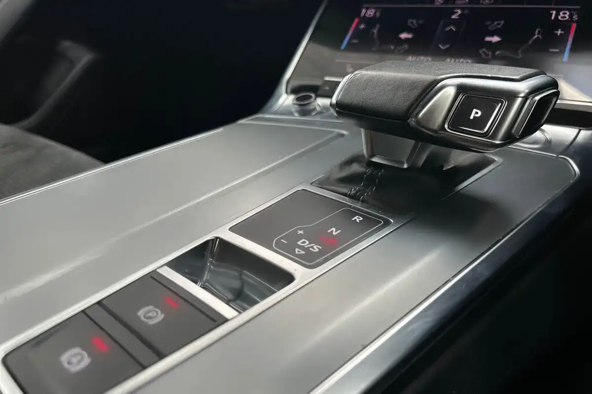 2020-audi-a6-saloon-20-40-tdi-black-edition-big-18