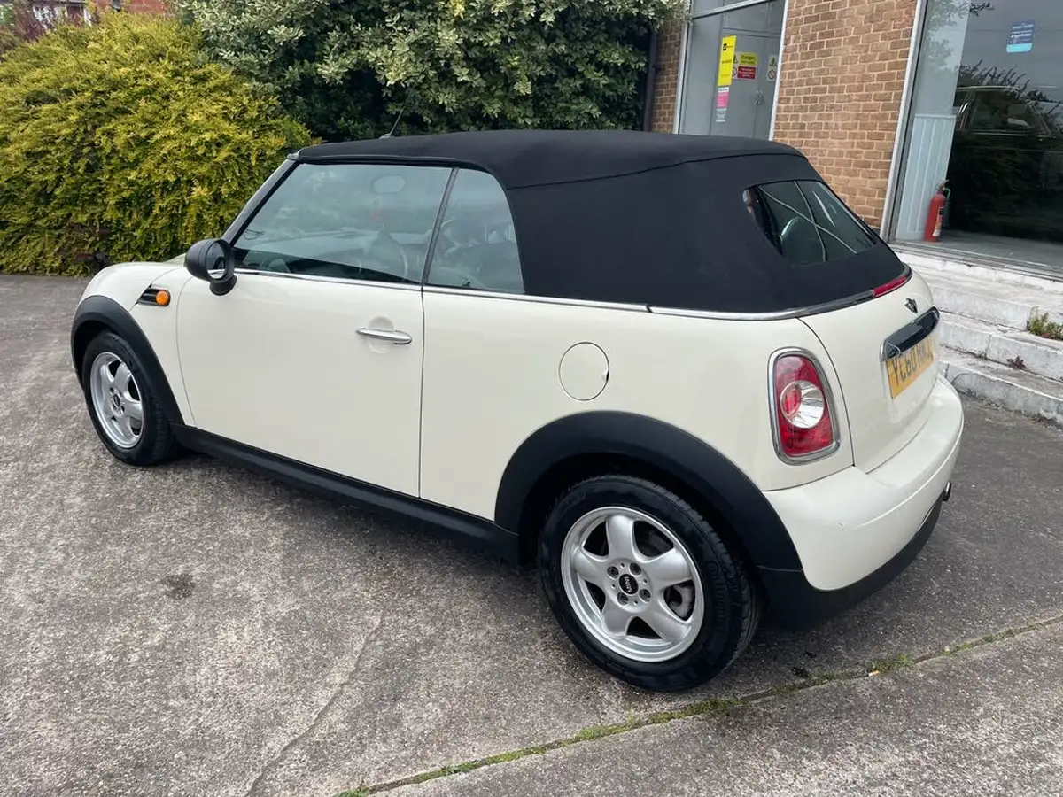 2010-mini-cooper-16-one-98bhp-convertible-2d-big-6