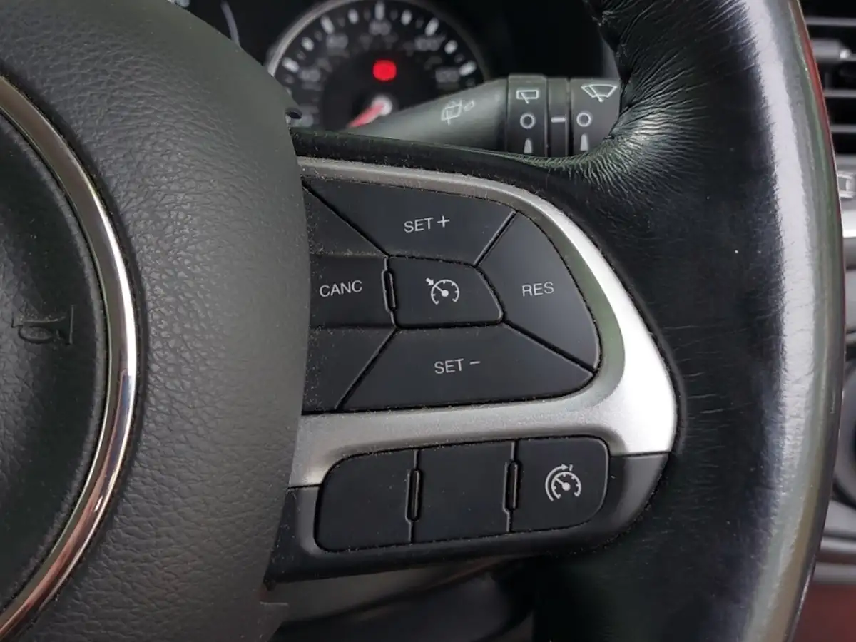 2020-jeep-renegade-10-gse-limited-big-18