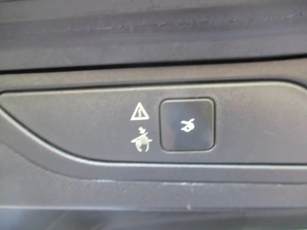 2018-citroen-c4-picasso-12-puretech-flair-big-27