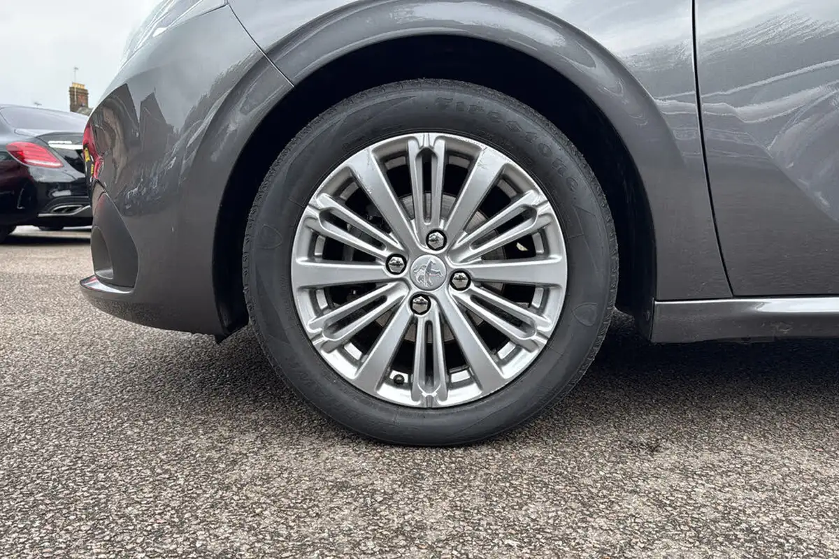 2019-peugeot-208-12-puretech-signature-big-27