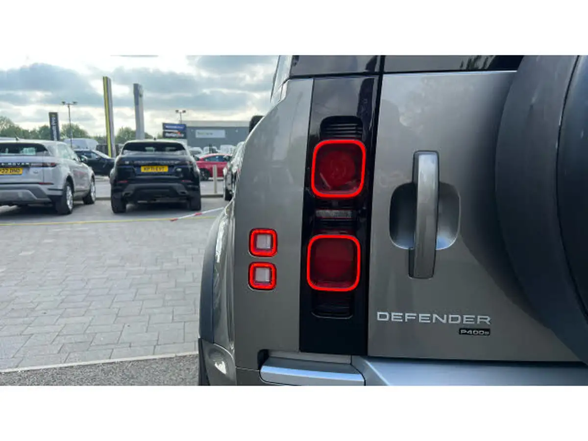 2022-land-rover-110-defender-20-p400e-xs-edition-big-30