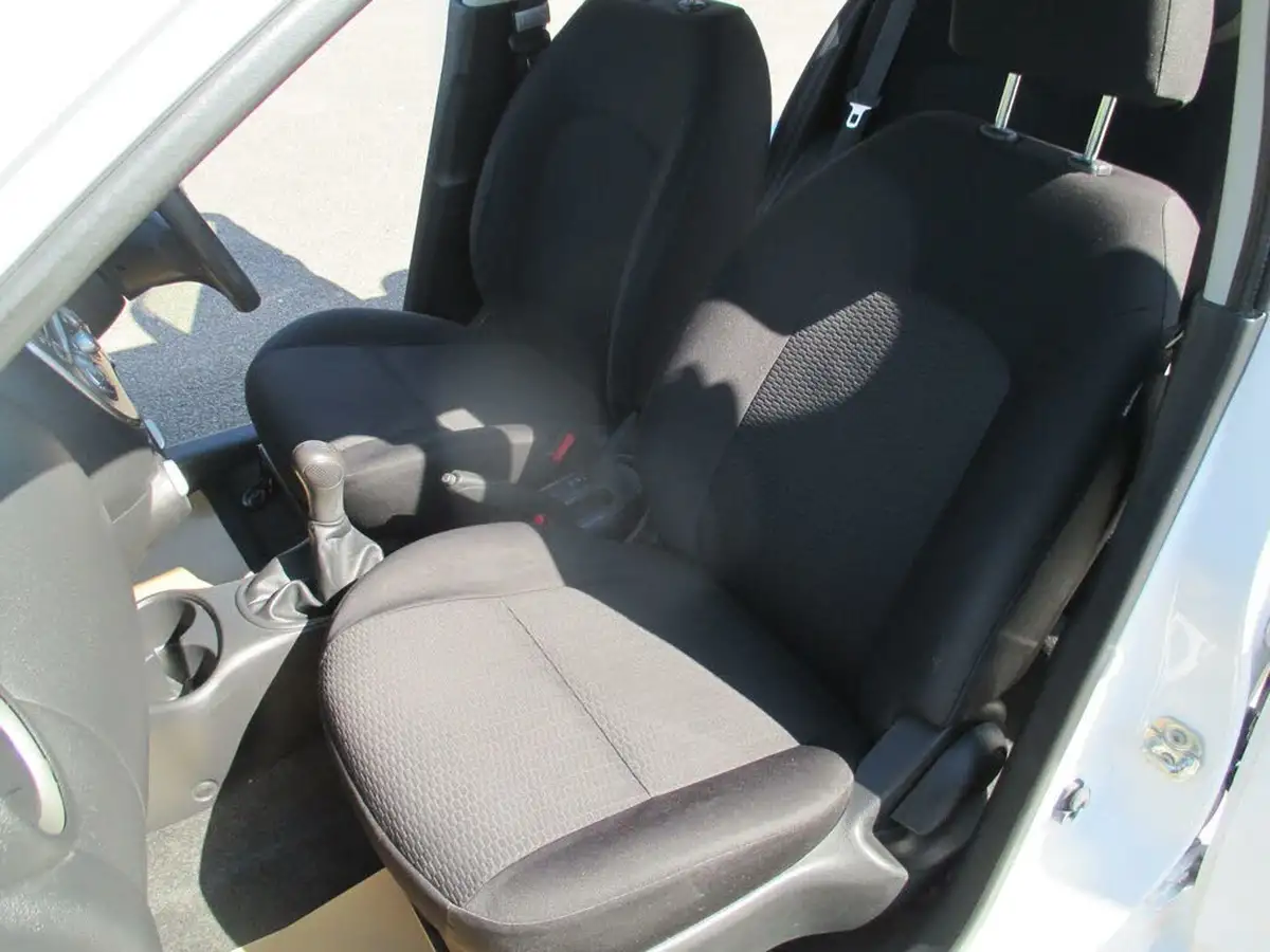 2013-nissan-micra-12-30th-anniversary-big-26