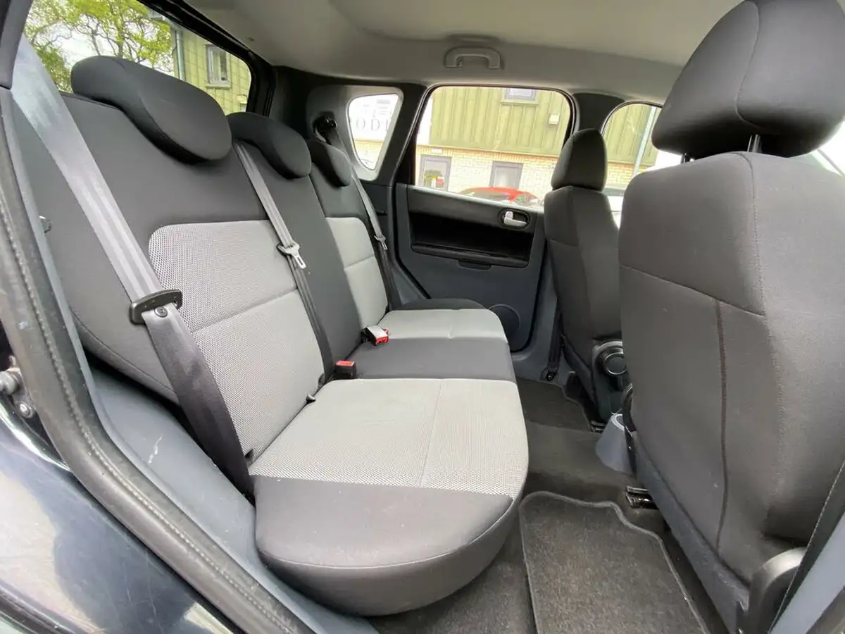 2009-mitsubishi-colt-13-clear-tec-5d-big-11