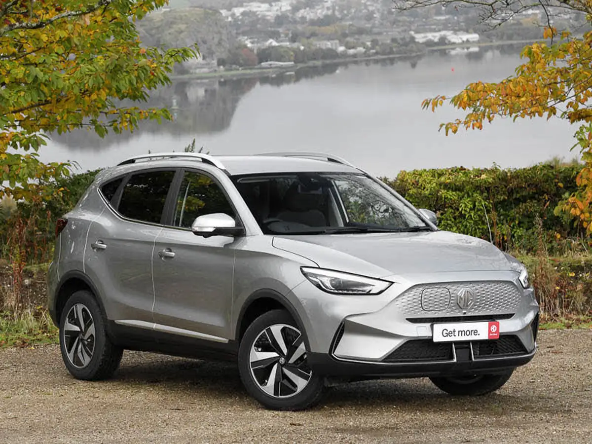 2025-mg-zs-suv-e-trophy-connect-ev-176ps-big-6