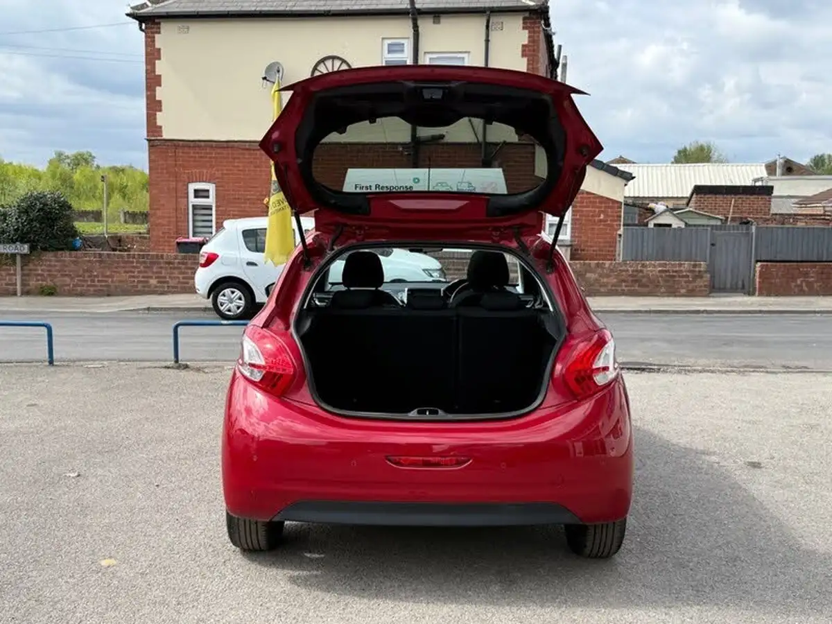 2014-peugeot-208-14td-style-14hdi-68bhp-5d-big-10