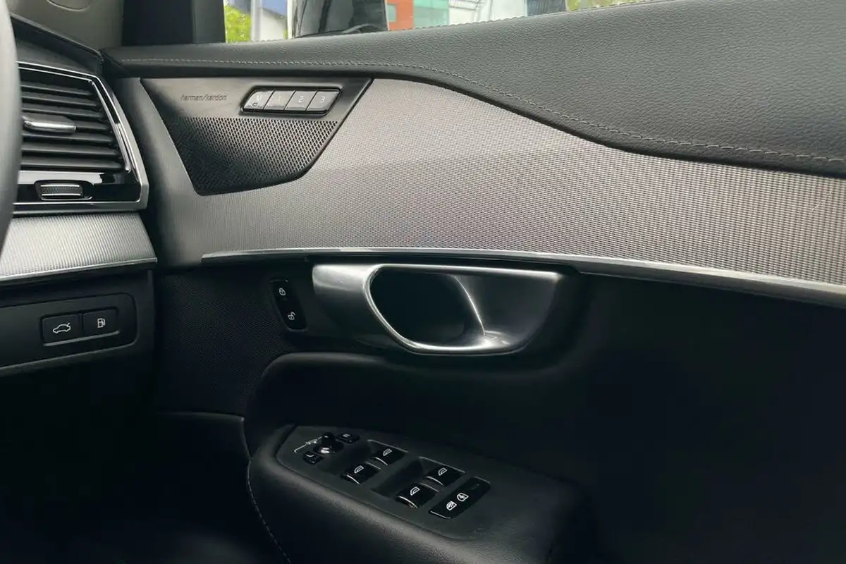 2023-volvo-xc90-20-t8-plus-big-43