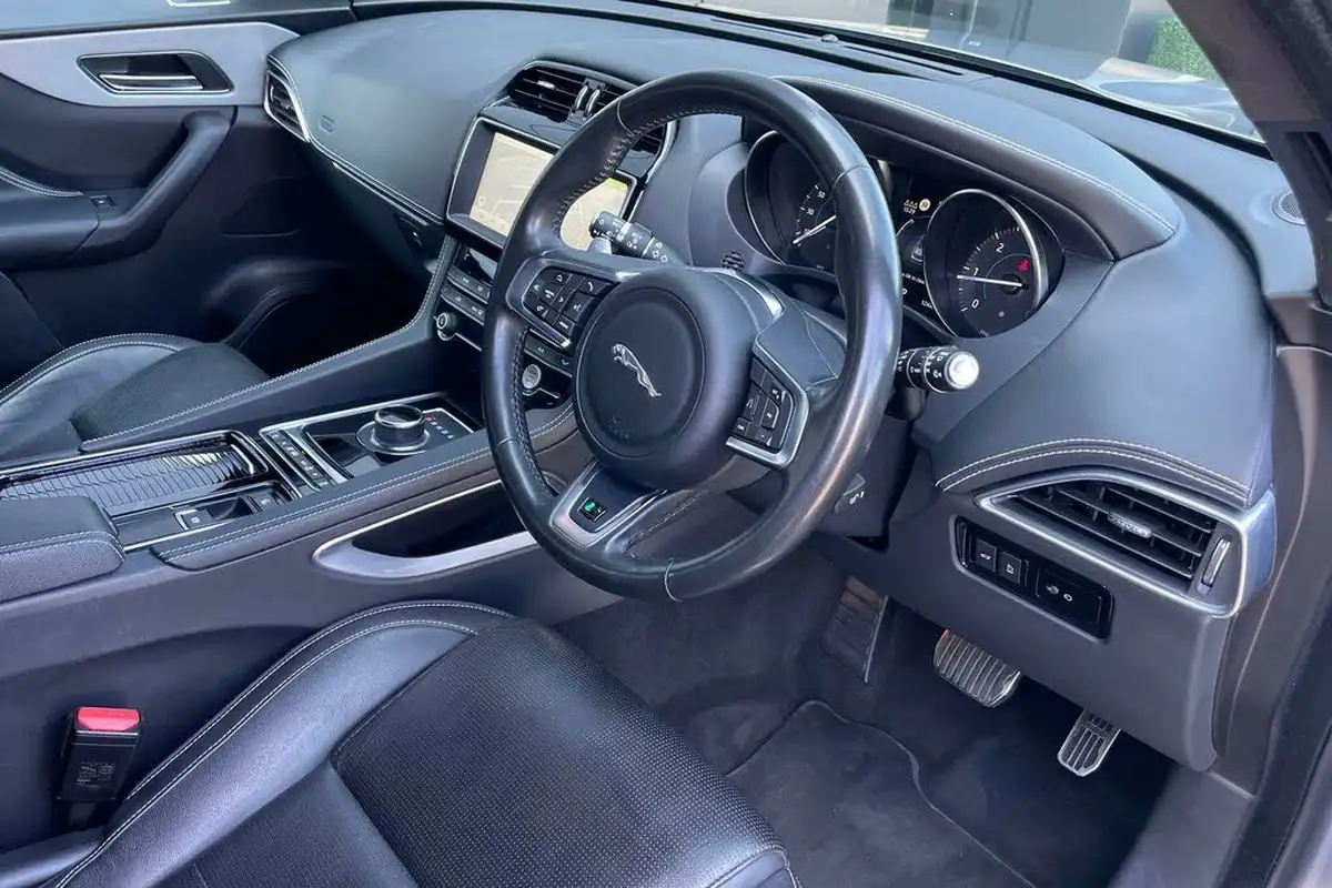 2019-jaguar-f-pace-20-i4d-r-sport-180ps-awd-auto-big-16