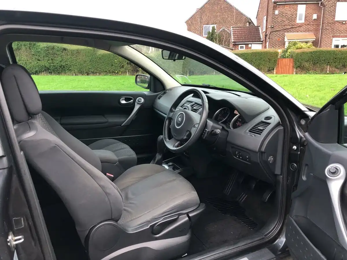 2009-renault-megane-16-dynamique-vvt-111bhp-hatchback-3d-big-9
