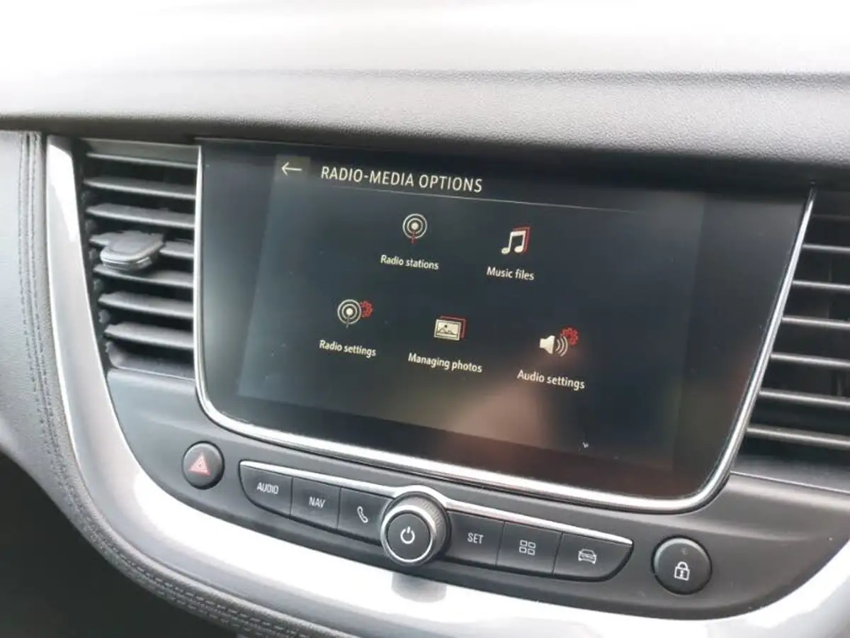 2021-vauxhall-grandland-x-12-sri-nav-big-16