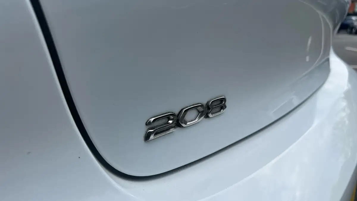 2022-peugeot-208-12-puretech-allure-premium-100bhp-big-37