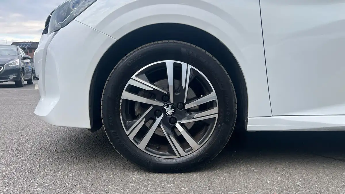 2022-peugeot-208-12-puretech-allure-premium-100bhp-big-13