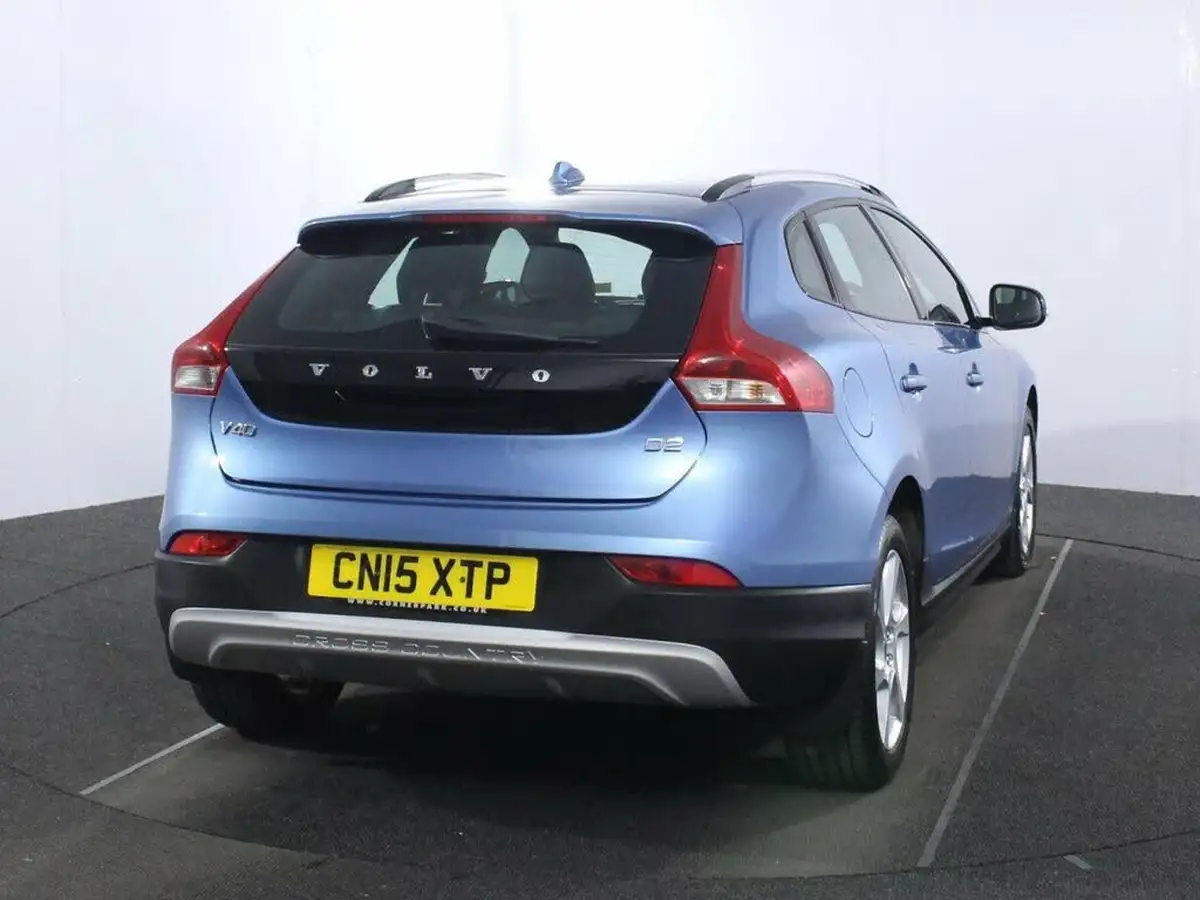 2015-volvo-v40-16td-d2-cross-country-lux-powershift-big-6