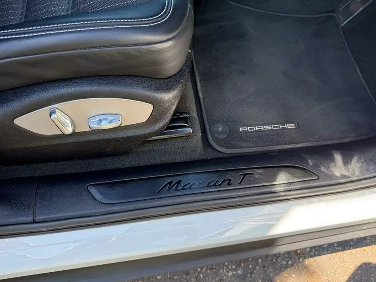 2022-porsche-macan-20-big-15