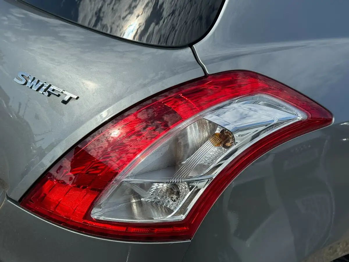 2014-suzuki-swift-12-sz4-94ps-3d-big-40
