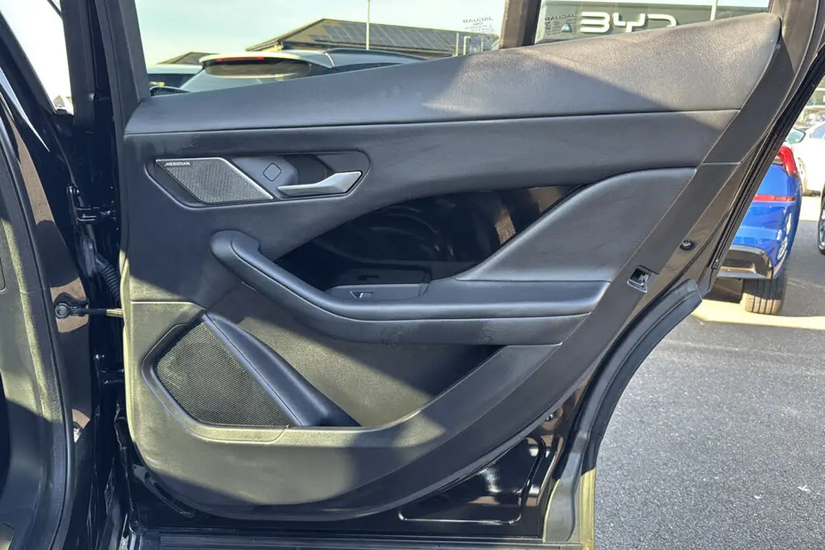 2021-jaguar-i-pace-ev400-black-big-30