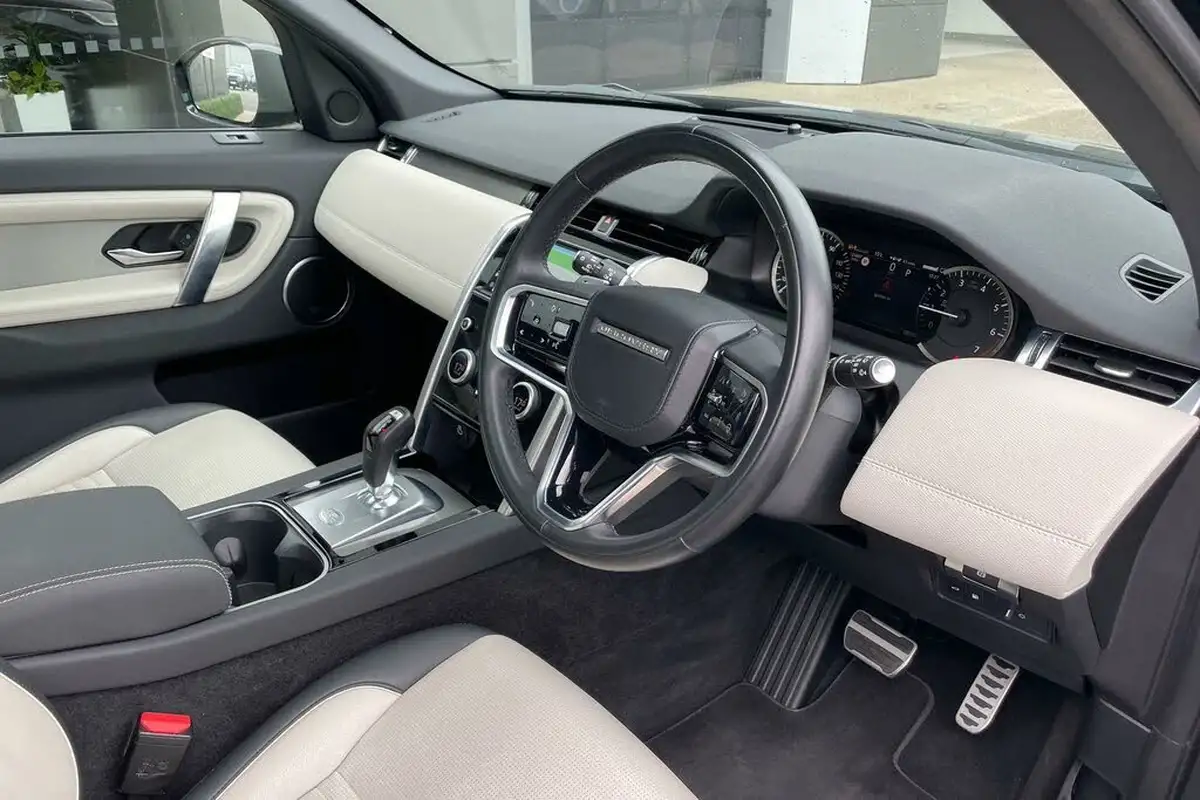 2022-land-rover-discovery-sport-15-p300e-r-dynamic-se-big-19