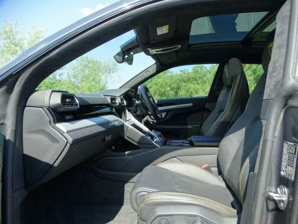 2019-lamborghini-urus-40-no-trim-big-2