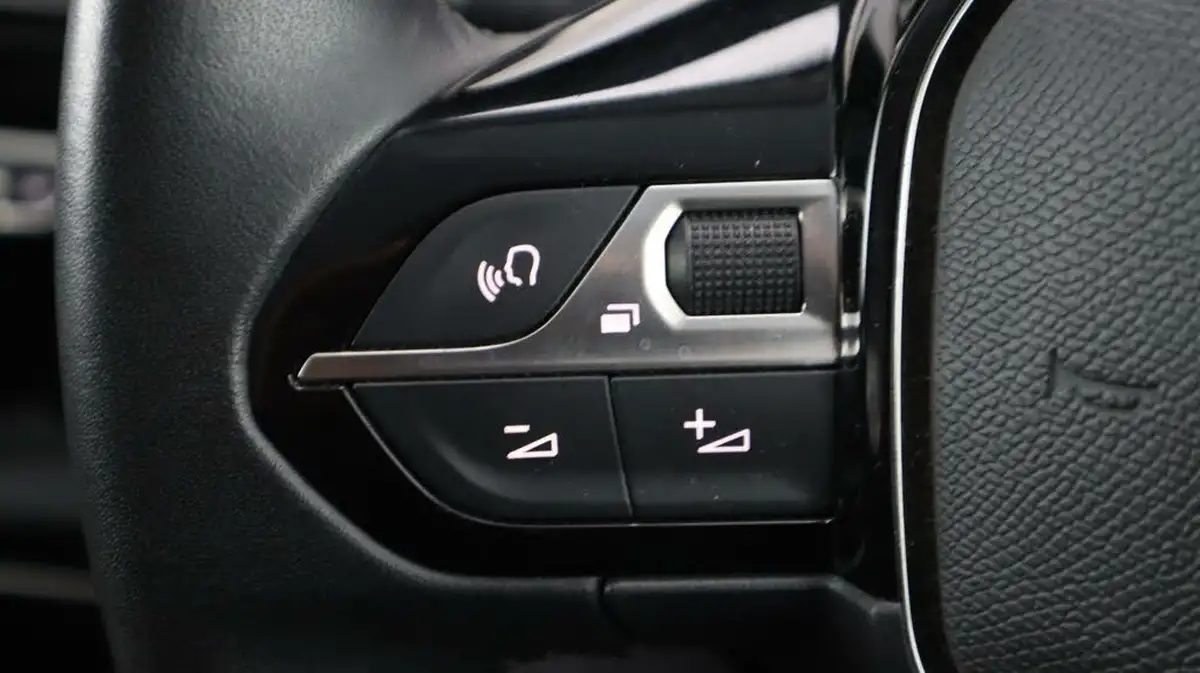 2022-peugeot-2008-suv-12-puretech-allure-premium-100bhp-big-20