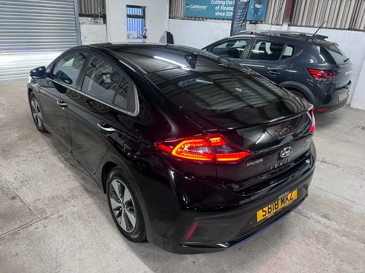 2018-hyundai-ioniq-16-gdi-premium-plug-in-hybrid-big-17