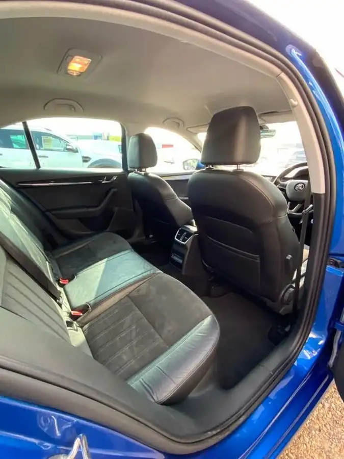 2017-skoda-octavia-20tdi-se-l-hatchback-dsg-big-13