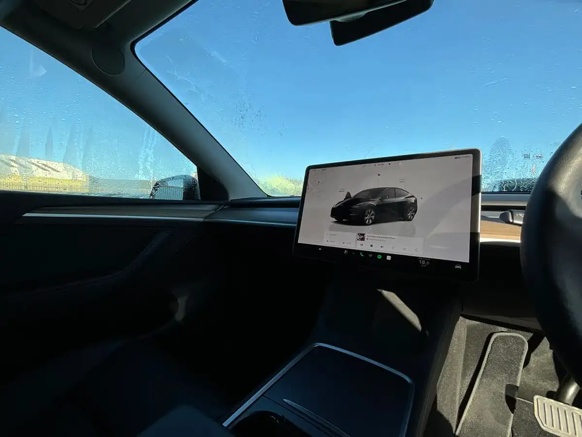 2022-tesla-model-y-e-long-range-big-27