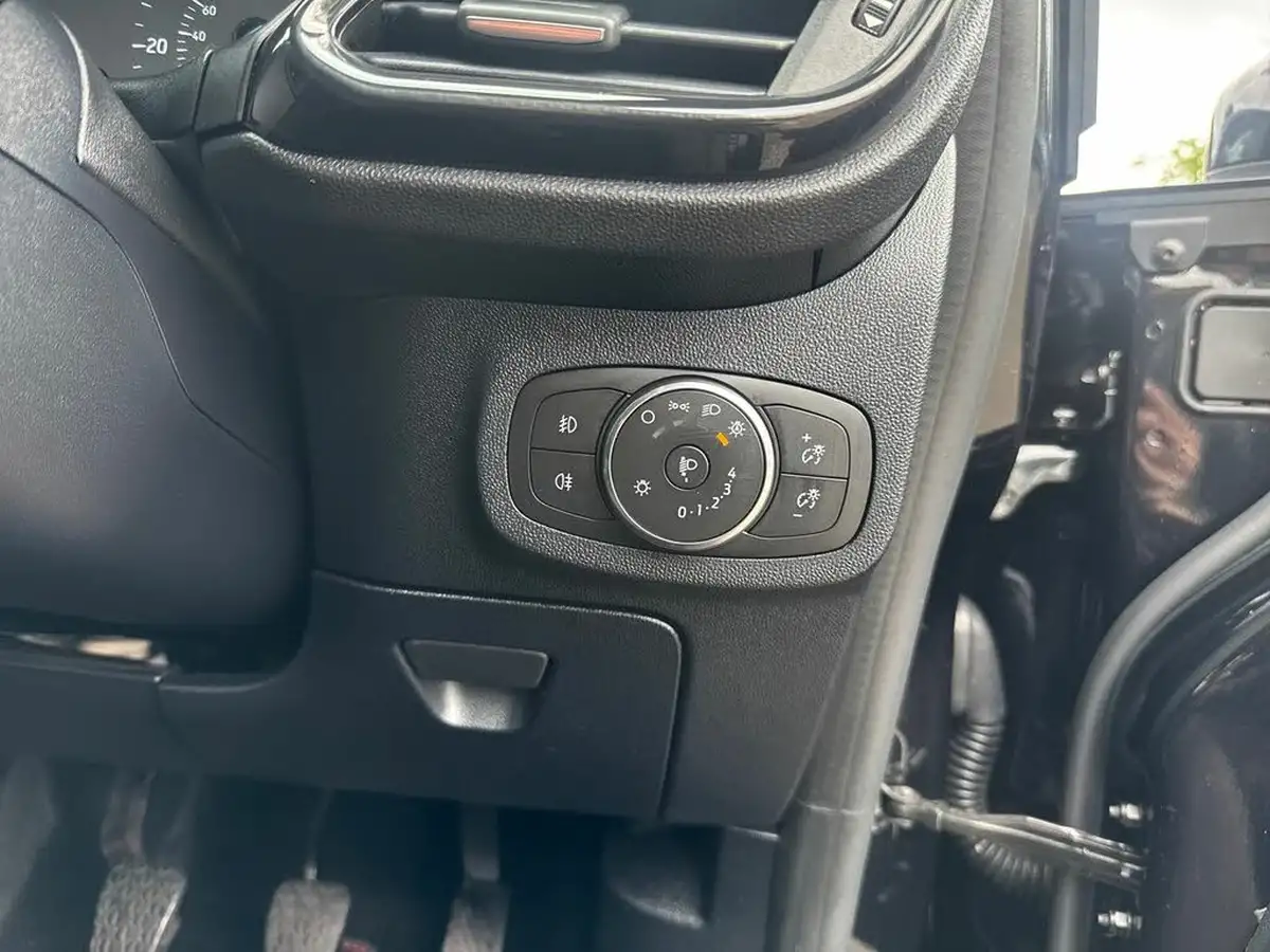 2023-ford-fiesta-big-22
