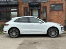 2016-porsche-macan-20-small-4