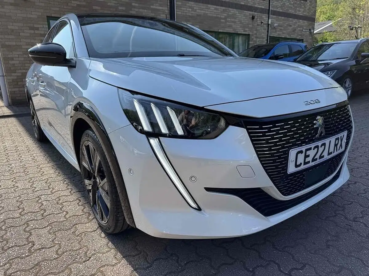 2022-peugeot-208-12-puretech-gt-premium-100bhp-big-10