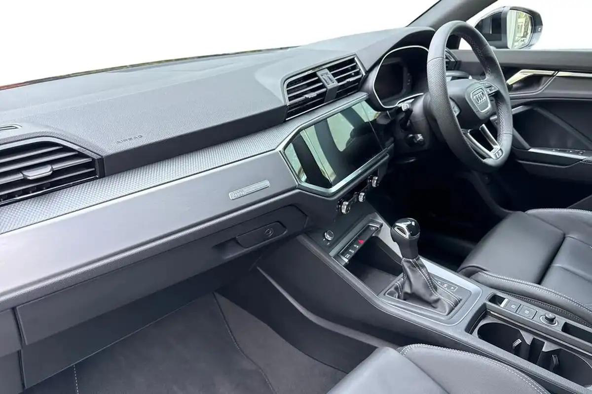 2024-audi-q3-15-35-tfsi-s-line-sportback-tronic-big-14