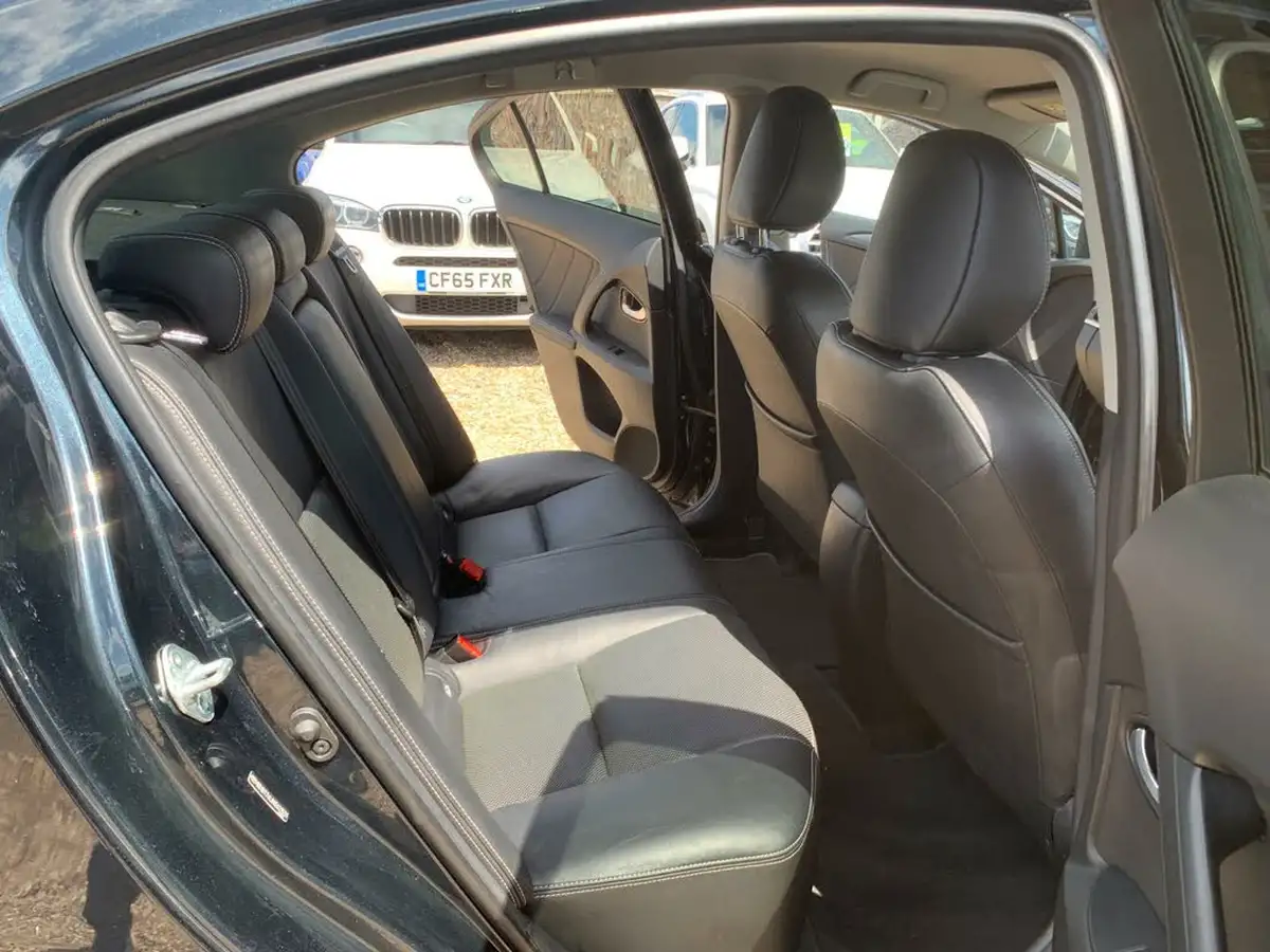 2017-toyota-avensis-20d-4d-business-edition-plus-saloon-4d-big-42