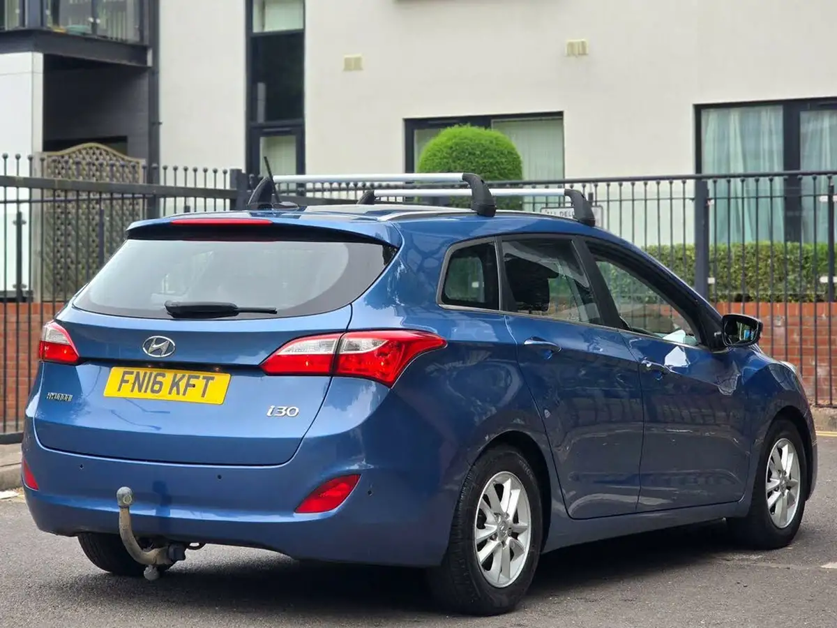 2016-hyundai-i30-16crdi-se-nav-110ps-tourer-big-38
