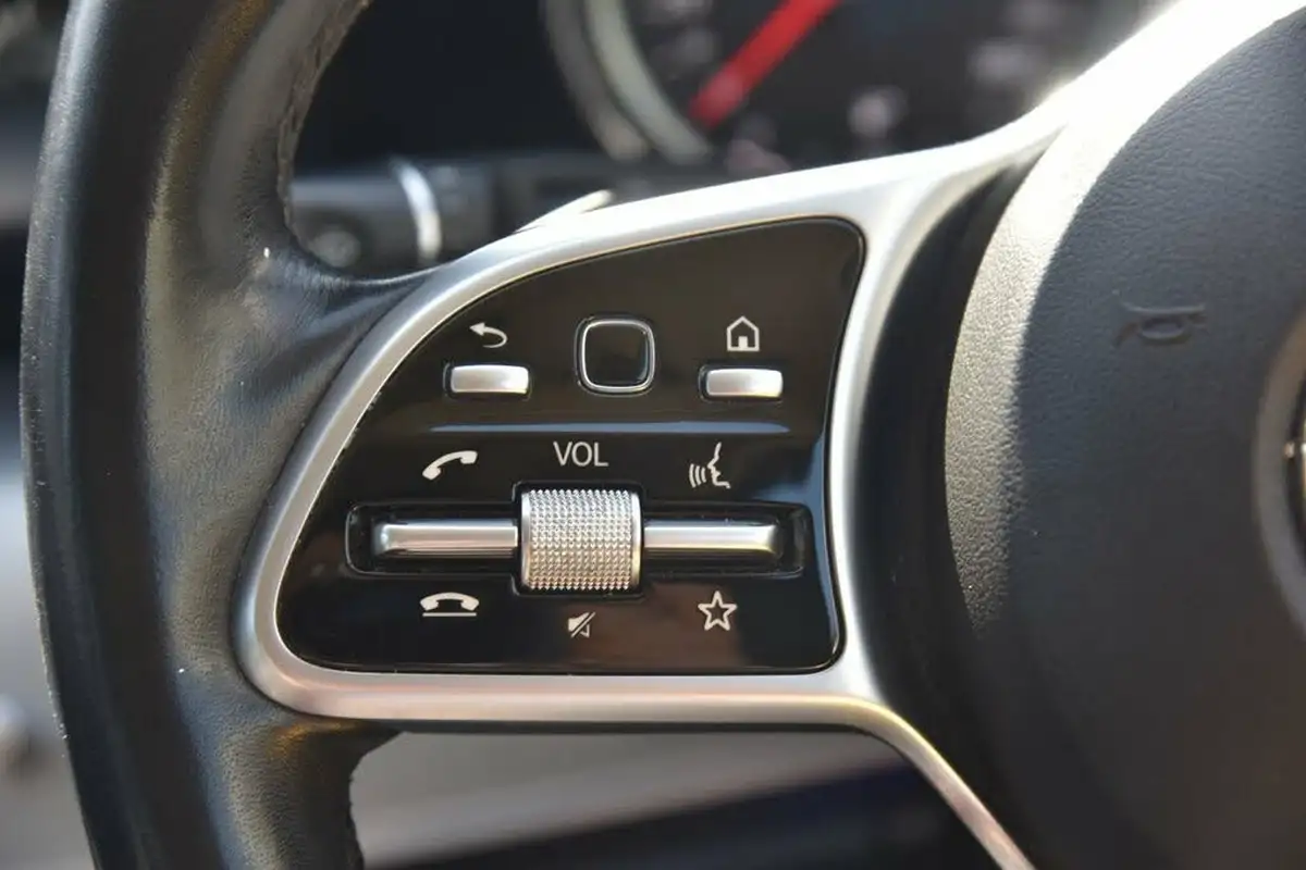 2019-mercedes-benz-e-class-20d-e220d-se-ss-estate-5d-big-29