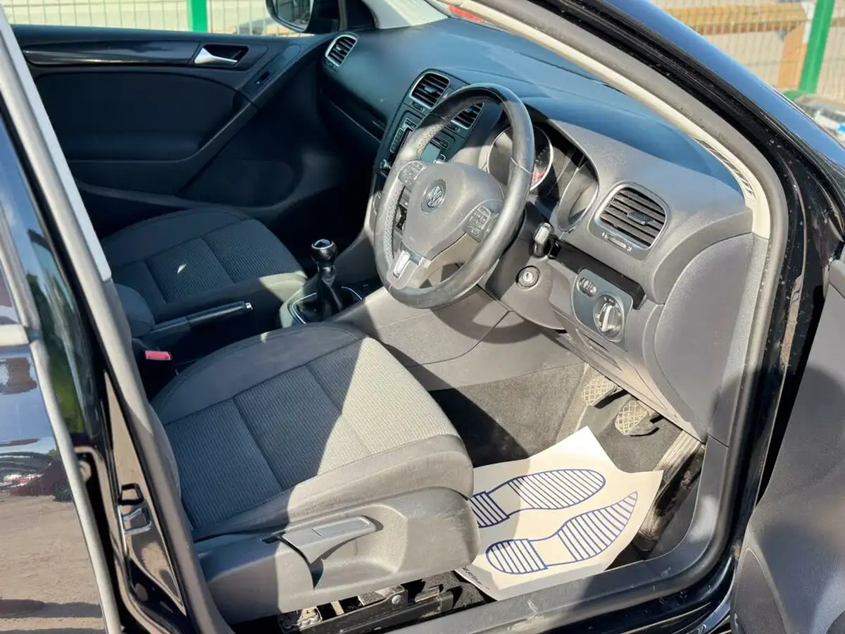 2011-volkswagen-golf-16td-blue-motion-match-5d-big-6