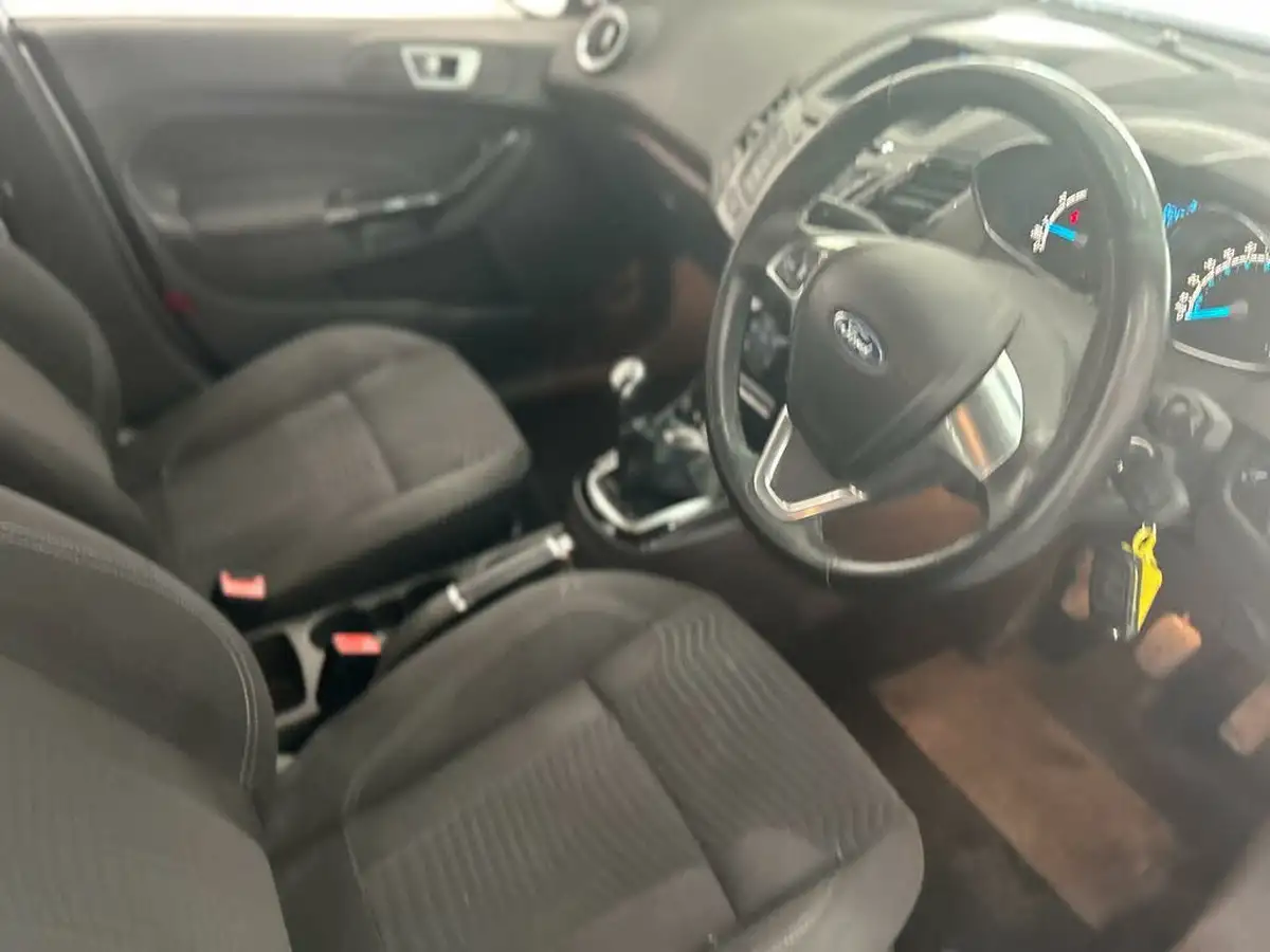 2015-ford-fiesta-10-zetec-100ps-e6-ecoboost-ss-5d-big-12