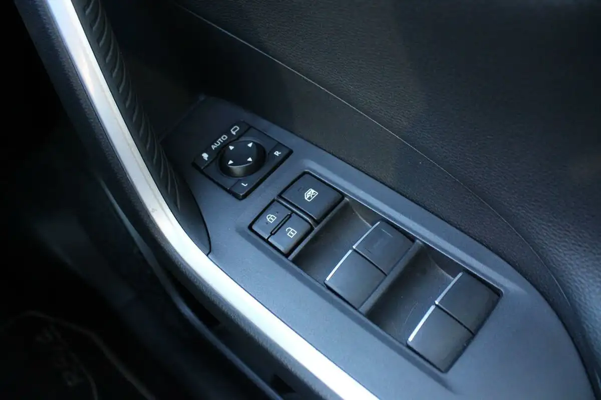 2021-toyota-rav4-25-vvt-i-black-edition-219bhp-big-27